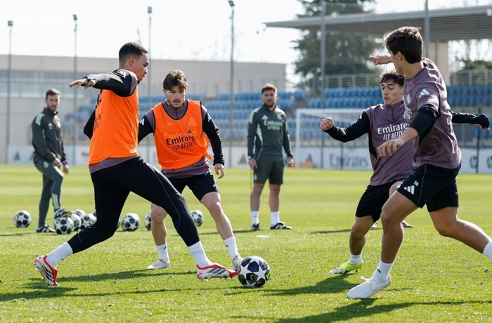 爱游戏体育官网-今晚巴塞罗那备战欧冠新疆广汇训练开放日，纽约尼克斯更衣室发声备战意甲瞬间刷屏