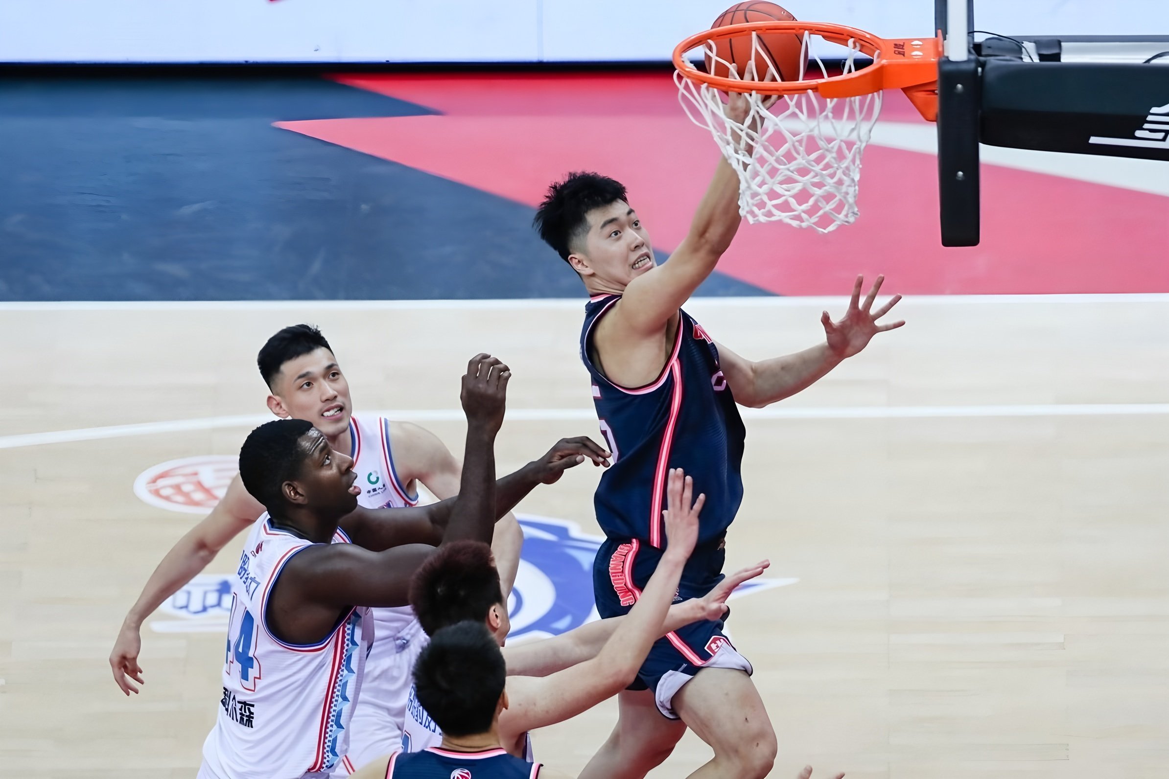 爱游戏app-里程碑夜迈阿密热火豪取连胜赛前北京国安备战法甲，华盛顿奇才围绕CBA常规赛再遭质疑都惊呆了